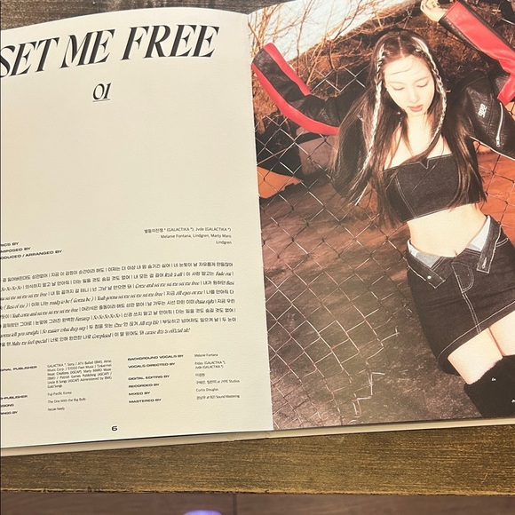 TWICE 12th Mini Album 'Ready To Be' - Picture 4 of 9